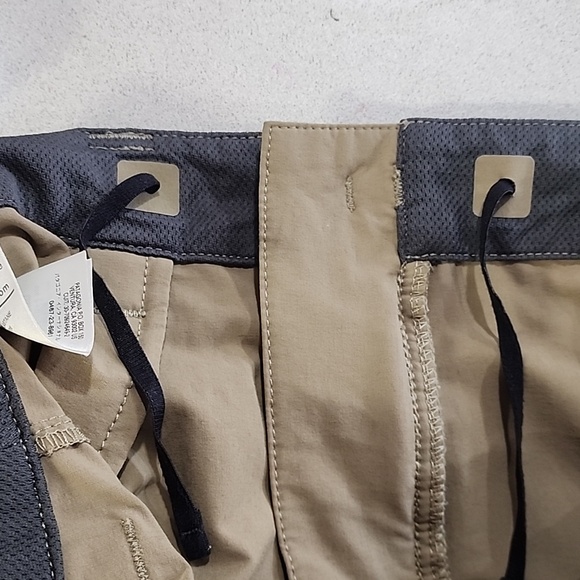 Men's Patagonia pants like new - Picture 11 of 13